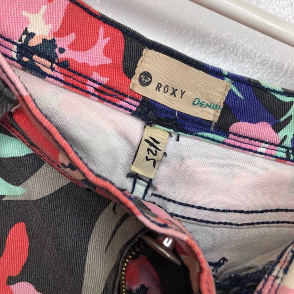 Roxy Denim Shorts - Picture 3 of 3